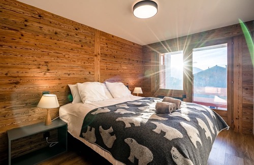Verbier Apartamento | Completely renovated, bright 2 bedoom apartment with view on the village and the mountains. Its loca