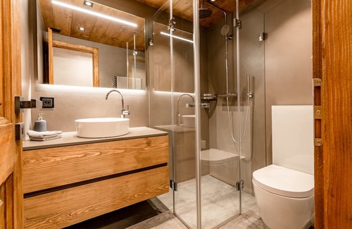 Verbier Apartamento | Completely renovated, bright 2 bedoom apartment with view on the village and the mountains. Its loca