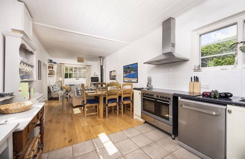 Mousehole Cabaña | Attractive Comfortable Cottage Sleeps 4 Paking Garden Wifi Pet friendly