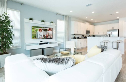 Reunion Casa | Modern Home with Upscale Living at Reunion
