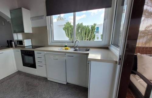 Puerto del Carmen Casa | Apartment located in prime location with sea views and just 150 meters from the beach