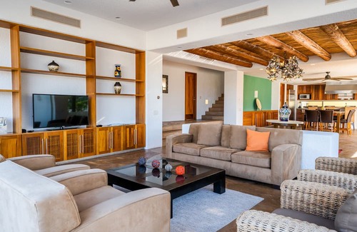 Pedregal Casa | Contemporary, clean, spacious ocean view villa, huge pool, 2 blocks from Marina