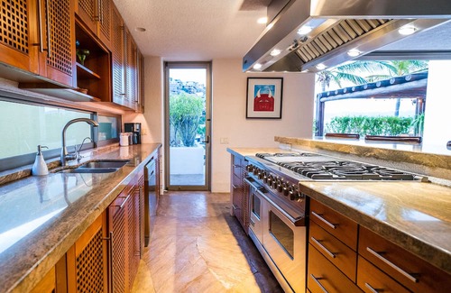 Pedregal Casa | Contemporary, clean, spacious ocean view villa, huge pool, 2 blocks from Marina