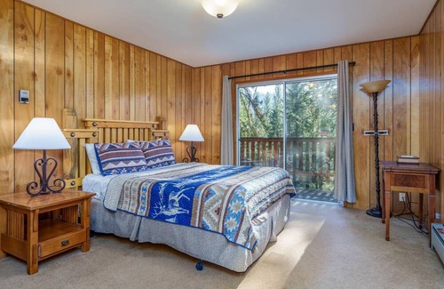 Yosemite West Casa | Esta casa es una de 3 pisos, dúplex de 4 dormitorios con una unidad de baño 3 dormitorios 2 en el nivel superior, y un ...