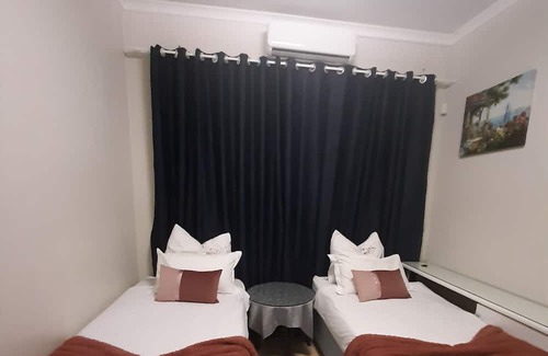 Windhoek Apartamento | Two Normal Bedrooms Inside Maerua Mall
