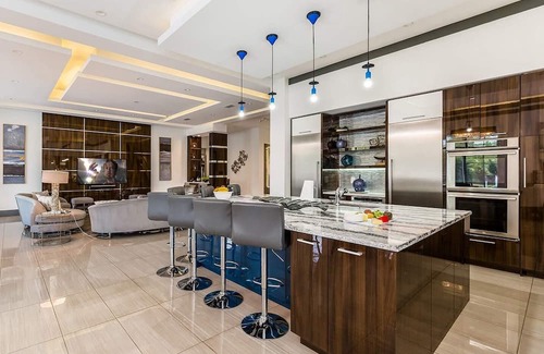 Reunion Casa | Ultra-Modern Oasis with Pool and Spa at Reunion