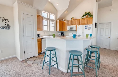 Rodanthe Casa | Perros bienvenidos! Semi-Oceanfront, Rodanthe w / Pool, jacuzzi, sala de juegos y sala multimedia