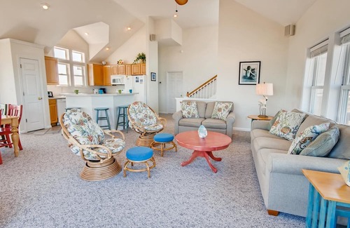 Rodanthe Casa | Perros bienvenidos! Semi-Oceanfront, Rodanthe w / Pool, jacuzzi, sala de juegos y sala multimedia