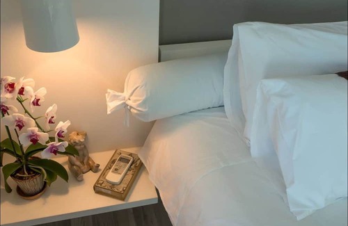 Su Thep Condominio | FULLY FURNISHED TOP FLOOR NEAR THE CITY