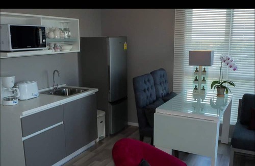 Su Thep Condominio | FULLY FURNISHED TOP FLOOR NEAR THE CITY