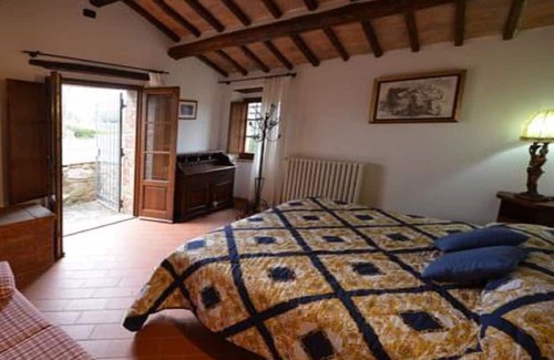 Castellina in Chianti Casa | Apartment with pool in village in Chainti