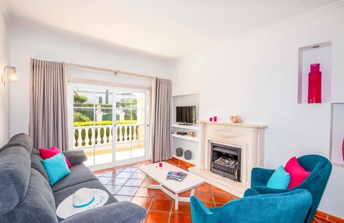 Sesmarias Villa | WONDERFUL VILLA WITH PRIVATE HEATABLE SWIMMING POOL, FREE WIFI, & AIR CON
