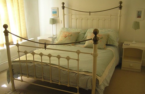 Bridport Cabaña | Characterful 18th century cottage in Bridport close to the Jurassic Coast.