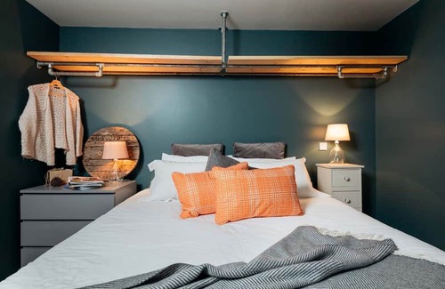 Ashford Casa | Unique Lodge with Industrial Designed Interior