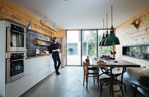 Ashford Casa | Unique Lodge with Industrial Designed Interior