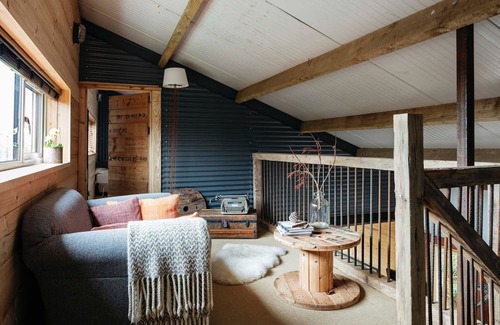 Ashford Casa | Unique Lodge with Industrial Designed Interior