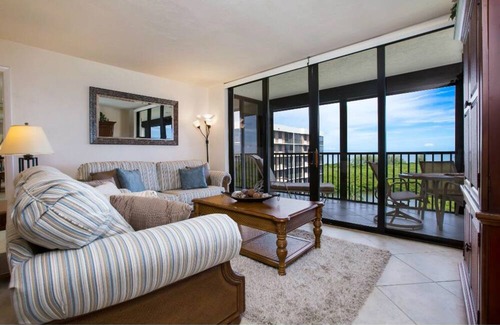 Vanderbilt Beach Condominio | WATER, WATER, EVERYWHERE! Spectacular Views From Every Room, 10th Floor Condo!