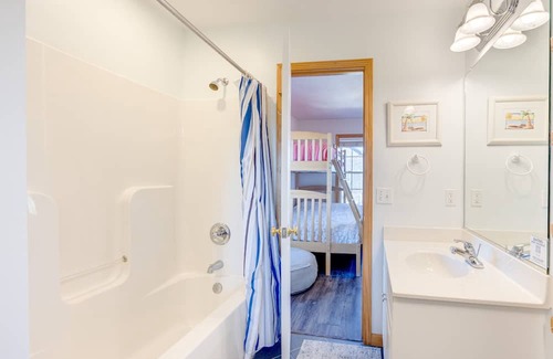 Salvo Casa | Escapada a la isla con vista al mar en Salvo con piscina, jacuzzi, sala de juegos, agradable para perros y más