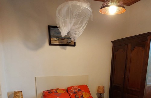 Lege-Cap-Ferret Casa | House sleeps 6, partial view of the Bassin, shady garden, near the ocean