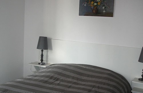 Lege-Cap-Ferret Casa | House sleeps 6, partial view of the Bassin, shady garden, near the ocean