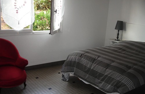 Lege-Cap-Ferret Casa | House sleeps 6, partial view of the Bassin, shady garden, near the ocean