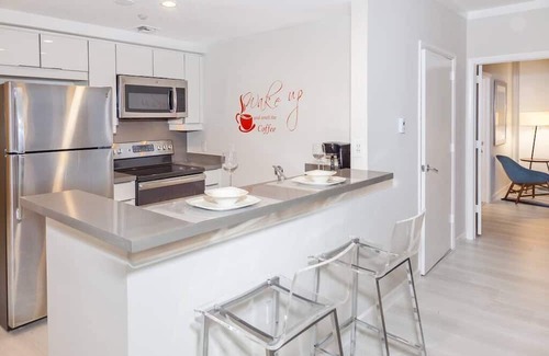 Coconut Grove Apartamento | ESQUINA, VISTA FRONTAL AL OCÉANO. GRATIS: ESTACIONAMIENTO, PISCINA, GIMNASIO, SQUASH, PRIVADO 75Mb WI-FI
