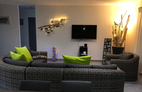 Saint-Marcel-de-Careiret Casa | Mapokia air-conditioned villa with private heated pool near Uzès.