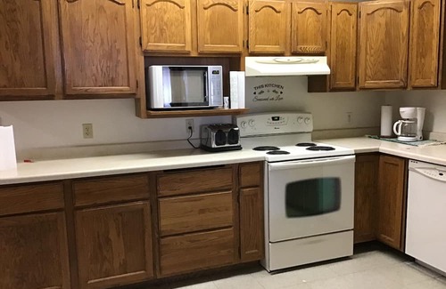 Reedsville Casa | Behnke's Country Center, Reedsville WI. EAA, Green Bay Packers, Road America