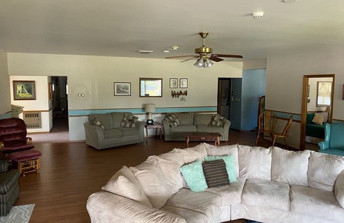 Reedsville Casa | Behnke's Country Center, Reedsville WI. EAA, Green Bay Packers, Road America
