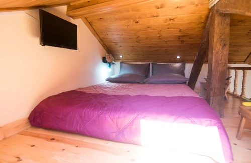 Chlomatiana Cabaña | Spiti Lagis - rustic cottage house with 1BR loft