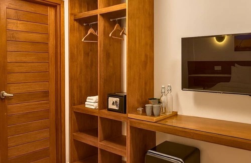 Felidhoo Hotel | Oshi Boutique