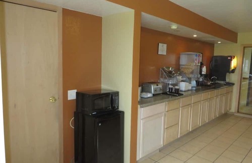 Grinnell Hotel | Western Inn & Suites