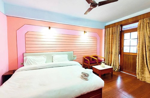 Mallital Hotel | Nainital Hotel R C Near mall Road