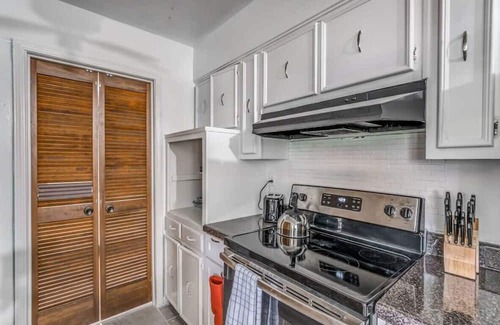 Memphis Casa | Tulip Tree Cottage