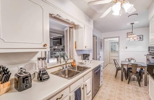 Memphis Casa | Pinecrest Cottage