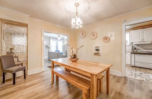 Vollintine-Evergreen Casa | Garland Haven Hideaway Both Units