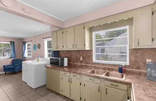 Shannon Casa | 57th Blushing Bungalow