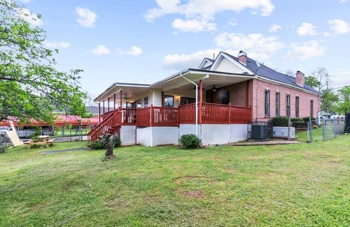 Birmingham Casa | Jefferson Ave Historic