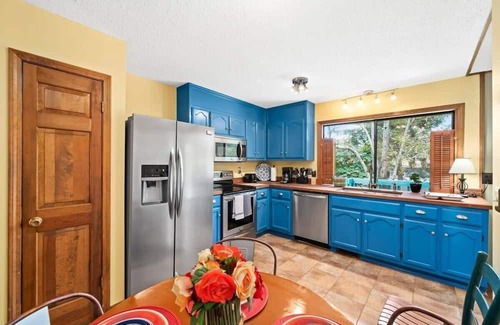 Madison Casa | Eastview Drive Jolly Green Giant