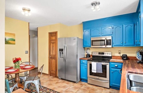 Madison Casa | Eastview Drive Jolly Green Giant