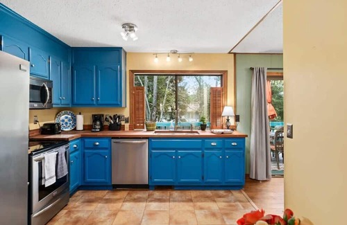 Madison Casa | Eastview Drive Jolly Green Giant