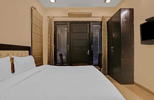 Sector 40 Hotel | Fabhotel X Green Tree