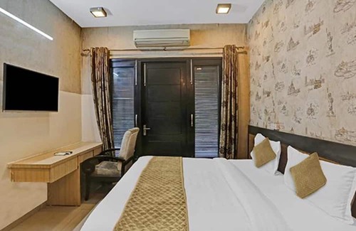 Sector 40 Hotel | Fabhotel X Green Tree