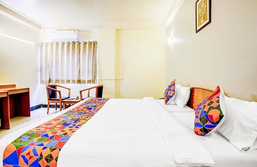 Pimpri Colony Hotel | Fabhotel Ratna Regency