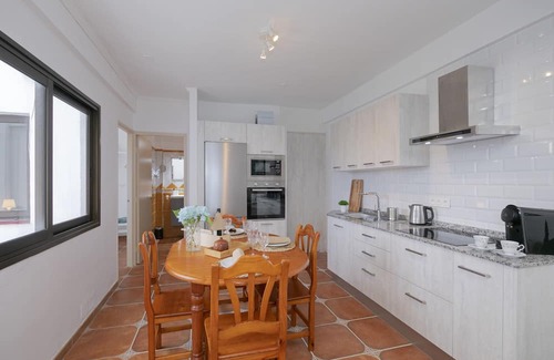 El Guincho Apartamento | Rooftop View Escape 1 Min to Center Fast Wifi