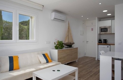 Calella de Palafrugell Apartamento | Apartament amb Piscina i Parquing Baixos amb Jard