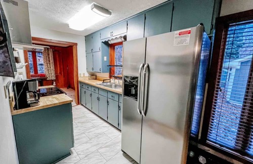 Martinsville Apartamento | Two Lakefront Cabins Next Door