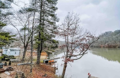 Martinsville Apartamento | Two Lakefront Cabins Next Door