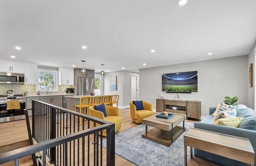 Green Bay Casa | Full Remodel Steps to Lambeau Titletown Resch