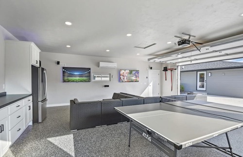 Green Bay Casa | Full Remodel Steps to Lambeau Titletown Resch